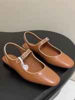 顶级品质 Hermes 爱马仕 H家25S春夏新款玛丽珍鞋 包头后空凉鞋平底芭蕾舞 山羊皮和Nappa皮革玛丽珍鞋，搭配标志性“H”鞋扣和撞色滚边，打造精致柔美
