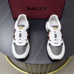 出厂价pp Bally 巴利 新款男士皮革拼接休闲运动鞋 原厂小牛皮面拼接纯色网布设计风格 舒适透气效果极好 经典的B家红白条纹织带徽章装饰 饰以 Bally