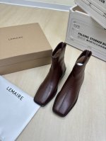 平底 方头 踝靴 Lemaire 来自法国巴黎 设计师品牌 女鞋 头层牛皮 真皮包跟 档次满满 棕色 方头设计 将肌肤分割成块面，有着若隐若现的魅力。 弹力 元