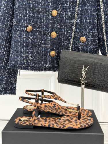 厂价 saint Laurent 圣罗兰25Ss 春夏新品夹脚凉鞋 精致时髦精必备单品 鞋面采用原版定制材质 内里踮脚混种羊皮 意大利进口真皮大底 size 3