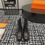 独家顶级版本 HERME*H家24vs秋冬新款靴子系列 爱马仕 HERMES 扣带修身瘦腿圆头中跟短靴... 这双靴子应该是爱马仕“平替”了纽约博主的超