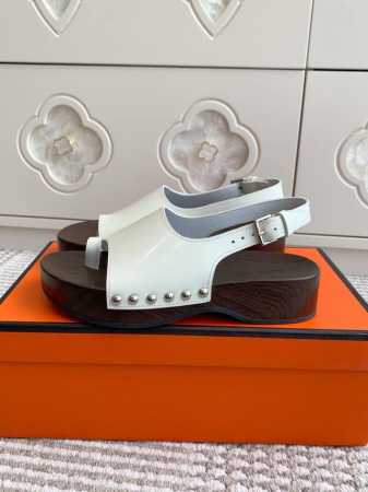 Hermes 爱马仕H家 kos系列 木底 厚底套趾夹脚凉鞋顶级品质小牛皮木底凉鞋，搭配可调节袢带。设计简约流畅，打造休闲时尚造型。 鞋面：进口小牛皮 厚底4c - 点击图像关闭