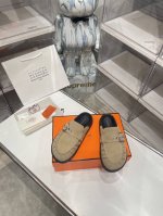 高版本 Hermes爱马仕 方扣 褶皱 包头平底半拖 拖鞋 勃肯H家 chypre凉鞋，密头拖配色萌到爆，巨难买，脚感巨舒服的，不管搭裙子，裤子，还是袜子，还是