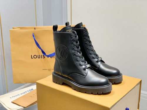 代购版 L驴家fw21 new arrival～ L家秋冬新款平底靴， 经典短靴造型，百搭绝绝子单品 鞋底发泡材质，脚感轻盈舒适，鞋面甄选小牛皮，侧帮立体log