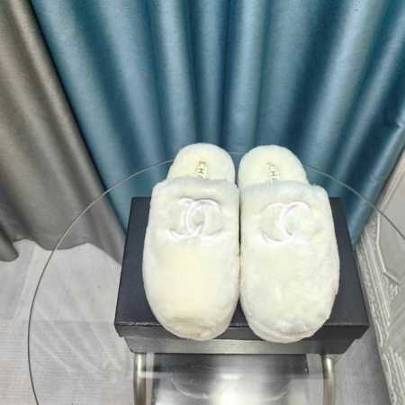 CHANE* ｜小香经典大双C毛毛半拖鞋 “抢先穿”系列 行走的羊咩咩毛茸茸的实在是太可爱太舒服啦！简洁、精美风格的小香是很多女孩的心头好羊毛鞋面镶嵌水钻双C大 - 点击图像关闭
