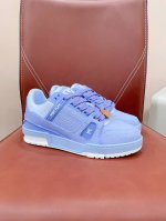 冲量价: 已认证 路易威LVTRAINE 运动鞋Virgil Abloh 马卡龙系列从复古篮球鞋汲取灵感，打造备受青睐的LVTraine运动鞋。此款鞋履为粒面牛