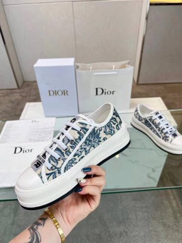 冲量价: Dior迪奥 Walk'n系列 老花 刺绣 厚底帆布鞋 休闲运动鞋 原版购入开发 做货 这款 Walk'n'dior 厚底运动鞋是一款时尚单品，提升该