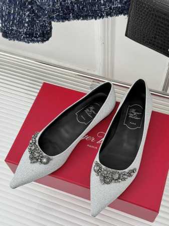 厂价 Roger Vivier｜RV经典水钻雪花扣水晶高跟鞋原版定制鞋楦 版型超正超显气质 真是越看越上头那种什么神仙鞋也太美了吧！完全仙女下凡闪闪亮真丝鞋面搭 - 点击图像关闭