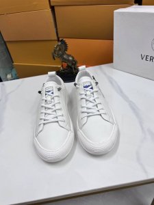 出厂价p 范思哲 新款 精品休闲鞋 原版高品质鞋面进口拼接制作 真皮内里加厚乳胶鞋垫版型时尚 动感十足原版芬迪舒适大底 简洁大方运动休闲 码数38-44X
