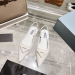出厂价ppp prada 221普拉达春夏新品，实力来袭！当红巨星金晨同款凉鞋，时髦百搭Nice单品，意大利专柜代购原版鞋开发，1比1照足原味复刻。今年的主题就