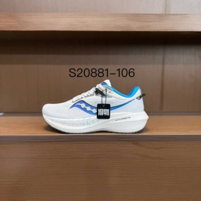 纯原 Saucony Triumph 21索康尼胜利21代旗舰级缓震型跑鞋 性能相比前几代再升级：鞋面采用全新升级的工学网设计 贴合脚部更透气 中底部分使用最新