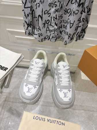 Louis Vuiton 路易威登 2024ss新款 LV 厚底跑鞋老爹鞋休闲运动鞋 顶级版本原版购入开发做货 此款LV Discovery运动鞋亮相路易威登2 - 点击图像关闭