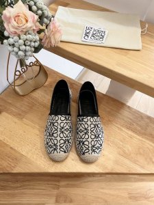 loewe罗意威 代购级 秋冬新款渔夫鞋，舒适轻便百搭，采用超甜马卡龙色系，这款单鞋采用高端亚麻布面料制成，饰有3D工艺细节设计，少女糖果色，在炎热的夏季来临之