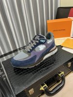 出厂价 Louls Vultton 路易威登～独特现风运动鞋。Lv专柜代购休闲鞋 男士2022专柜同步发售，意大利进口原版品牌精选原版材质 拒绝脱色磨脚 鞋底：