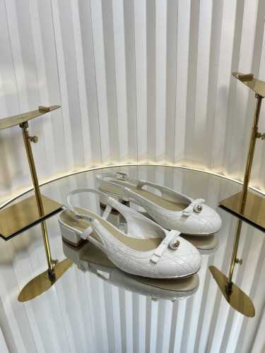迪奥 Dior 2025春夏高定系列新款 Ballet 标志性电绣藤格纹低跟芭蕾舞女鞋 Cd字母Logo珍珠扣粗跟蝴蝶结凉鞋 材质 进口金属羊皮 环保藤格纹粗花