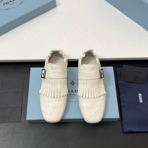工厂价 顶级品质！Prada 25ss 普拉达走秀款复古布洛克雕花皮鞋系列25年专柜走秀款 复古感时髦满满 随意百搭 时尚休闲 独到味道 轻松驾驭 休闲时髦 两