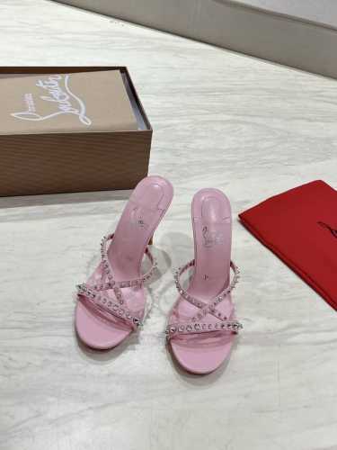 顶级版 原版盒 Christian Louboutin 2025S原版做货重工Cl柳丁交叉一字带高跟拖鞋 材质：头层高光小牛漆皮铆钉 内里：粒面珠光羊皮里 大底