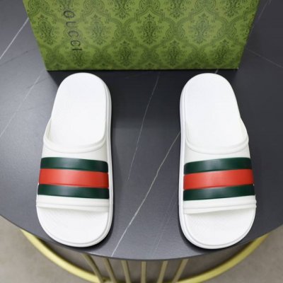 出厂价： Gucci古奇拖鞋 男鞋高端品牌 官网1:1最新力作：原版开模定制，面料釆用进口原版材料制作，升级版tpu大底，更轻便，防滑。市场顶级品质，简单不失品