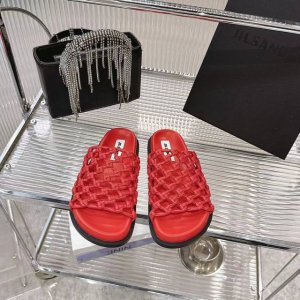 jilsander 2025春夏新款编织拖鞋 设计亮点：极简编织绳结+镂空工艺，解锁慵懒高级感，搭配牛仔裤 连衣裙皆可，通勤约会随心切换 品质控必入！小众设计不