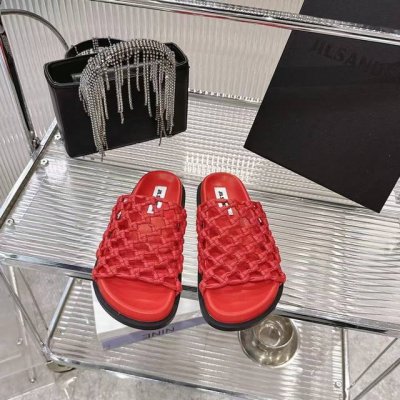 jilsander 2025春夏新款编织拖鞋 设计亮点：极简编织绳结+镂空工艺，解锁慵懒高级感，搭配牛仔裤 连衣裙皆可，通勤约会随心切换 品质控必入！小众设计不