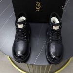 澳洲进口加厚羊毛 品牌：UGG正品代购 尺码：39 44 等级： 官网1:1 材料： 头层真皮防水防冻鞋面 真毛内里 原版防滑 柔软 耐磨大底 款式类别：男士休
