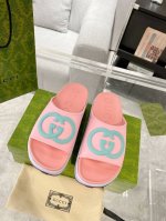 最新款Gucci 23Ss 春夏单品 新款厚底沙滩情侣款拖鞋 拉腿增高神器 Yp一比一还原，所有细节 材质 舒适度 全部跟原版一样了 复刻度98%。底厚5Cm