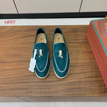 Loro Piana 锁边款乐福鞋。意大利顶级羊绒复古优雅低调奢华。时尚性与皮料实用性同样兼具依然全网最高品质。鞋面羊京丝质柔滑。手工缝线，水染皮里，原版大底。 - 点击图像关闭