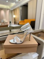 价格P： Gianvito Rossi 2025 这款高跟鞋 极简主义的 Elle、Gianvito Rossi 秉承了其传统意大利工艺，专注精巧细节，打造优雅