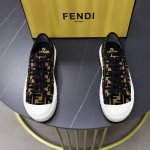 出厂价P 原单 情侣款 品牌：Fendi芬迪 尺码：女35–40、男39-44 45可定制 等级： 官网正品 材料： 进口原版Logo布料鞋面 原版舒适内里 T