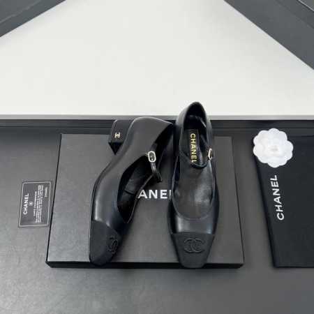 工厂价 顶级品质！Chanel 小香25C早春新品、高跟鞋 粗跟方头玛丽珍单鞋香奶奶家一贯的优雅名媛气质 高级感十足上脚非常nice～极简的配色深入人心~本年度 - 点击图像关闭