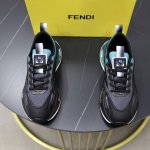 出厂价Pp： 品牌：芬迪Fendi 标准码：38-44 等级：官网同款 材料：原版材料拼接 舒适透气内里 轻便耐磨运动大底 款式类别：男士时尚休闲鞋 跑步 运动
