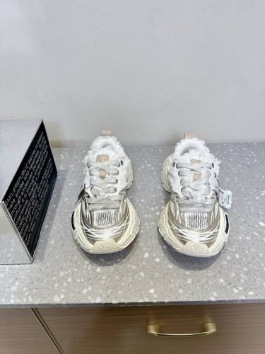 做旧擦色 男码+10 Smile Republic 25Ss早春新款 厚底 老爹鞋 休闲鞋 今流天行素元，絮花絮工边艺，宽大带鞋蝴蝶结理纹式形呈现 大鞋头外底颇