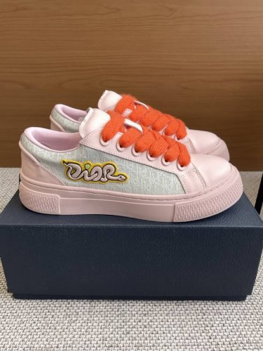 Dior 迪奥B33系列 25ss最新蛇年限定 休闲运动鞋 滑板鞋 情侣款25ss春季新品 重新诠释经典的网球鞋 时尚的廓形突显厚实感 采用海军蓝色和白色提花面