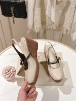 出厂价pp： 市场最高品质 独家款Brunellocucinelli Bc麻绳坡跟凉鞋 经典灵感定义了这款新坡跟凉鞋的现代优雅风格。珍贵的进口牛京皮上展现着别致