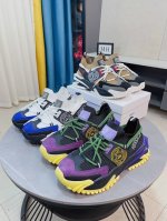出厂价p 内配包装 Versace 范思哲 运动男鞋 最新款精心打造，引爆全场！不断创新的国际品牌 此款男士四季款休闲鞋，原版版本小牛皮配搭飞织品牌设计Logo