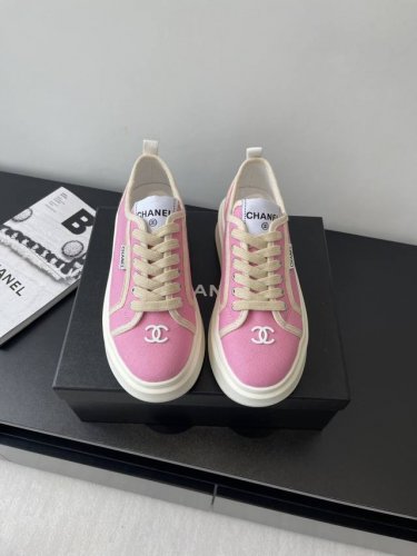 Chanel 香奈儿 25C新款运动鞋 休闲鞋 百搭款 款式搭配不会出错撞色搭配活力满满啊 侧面压印Logo 上脚很秀气 原版定制材料 码数:35-40 40定