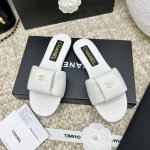 出厂 顶级版本 Chane*小香 25新品超软羊皮 面包平底拖鞋原版五金扣饰上脚超舒服 鞋面：混种羊皮 垫脚：内里羊皮 大底：意大利进口真皮大底 Size:35