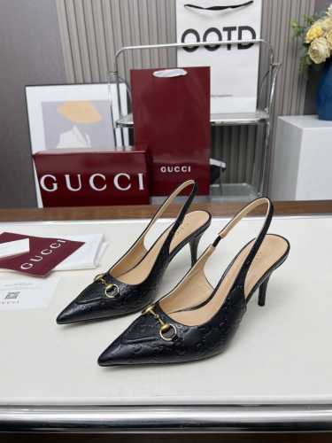 原单品质gucci2025春夏新品牛皮压花高跟鞋，顶级品质发售购入正品开发原版压花工艺经典双G老花面，内里羊皮配合意大利原板材质与工艺原版一致码数:35-42，
