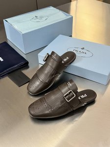 普拉达 Prada 2025春夏走秀款复古流苏半托鞋 时髦精的狂爱，走秀款整个鞋子采用原版1：1做旧工艺，鞋头采用复古镂空设计流苏点缀复古时髦感满满 后跟松紧带