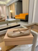 价格P Gianvito Rossi 2025 春夏款 罗西 Gr 芭蕾舞鞋平底玛丽珍单鞋 异域风情满满的宝石，像一串手串，串戴在脚上，皮质超级柔软，上脚舒适感