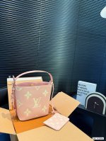 配折叠盒子 盲猜这次Lv上新黑马是All In Bb Lv水桶 Lv尤物 尺寸：17.5 18.5 货号14356Hy