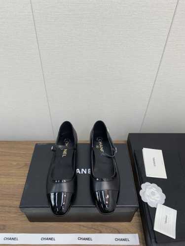 Chanel 24k 新款 玛丽珍 单鞋系列 平底芭蕾便鞋 专柜简直疯抢了，各大社交平台热门晒图，这期的走秀款绝对太帅了，绝对是这一季最热门的款式，专柜仙女们真