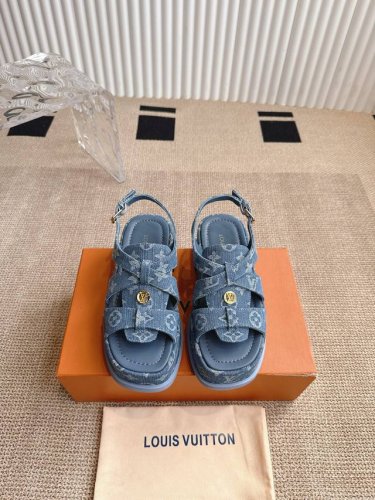 工厂p价 女装女鞋 运动原单 Louis Vuitton 路易威登 Maya Flatform 凉鞋 本款 Maya Flatform 凉鞋选用光滑牛皮革，令宽