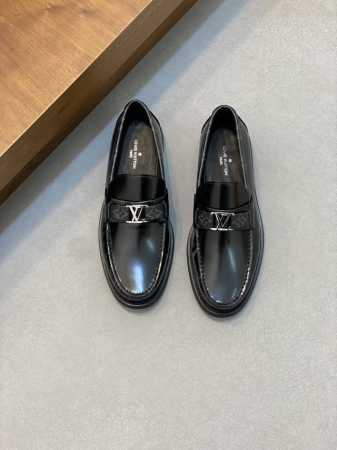 Lv 经典款 支持退换 原单鞋 市场顶级品质 轻质材料柔软舒适 开车必备 经典之作 高端定制 原版大底 鞋面进口牛皮 牛皮里38–44 45.46 定制 定制不 - 点击图像关闭