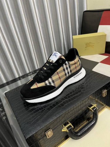 出厂价pp： Burberry 巴宝莉 正品原单上等高端休闲鞋精湛工艺，此款面料采用高丝光布料头层皮内里 ，适合司机驾车出行原版耐磨橡胶大底，百搭款式，值得拥有