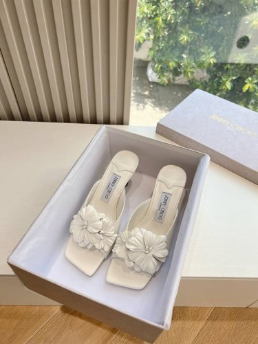 G987Jimmycho*吉米周早春爆品 顶版 尖头花朵高跟鞋 这也太仙了叭 像艺术品一样美到窒息的花朵 很生动形象 很温柔很仙女 仿佛能闻到花的香气时尚的仙女