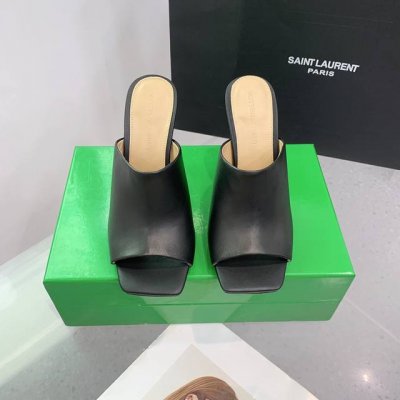 Bv Knot系列金属跟高跟拖鞋 这款方头拖鞋简直就是平底鞋的天花板啦 金属麻花跟 为了稳固耐穿特意采用特殊工艺 消除心理阴影 耐穿舒适 简约一块皮 性感舒适