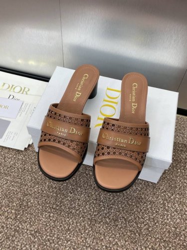 工厂p价p 迪奥 Dior 2025 春夏新款 D-Lane 果冻色镂空粗跟女鞋 Cd字母Logo五金扣低跟圆头露趾凉拖鞋 市面顶级版本 材质:鞋面进口小牛皮+