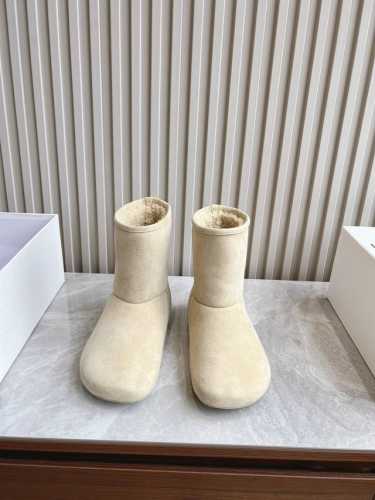 出厂 独家顶级 LOEWE呆萌雪地靴系列 皮毛一体 最新款雪地靴 正品购入开发 完美复刻 设计师推出探索时尚界对于原创与挪用的概念、以全新系列致敬传承与经典 来
