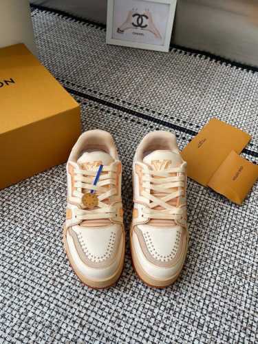 情侣款 2025最新款Lv Trainer 系列最新运动鞋 整双鞋子采购Zp开发打造，全部定制材料，独家开模大底，细节全部对版出货，连包装也做到跟正品一样。码数